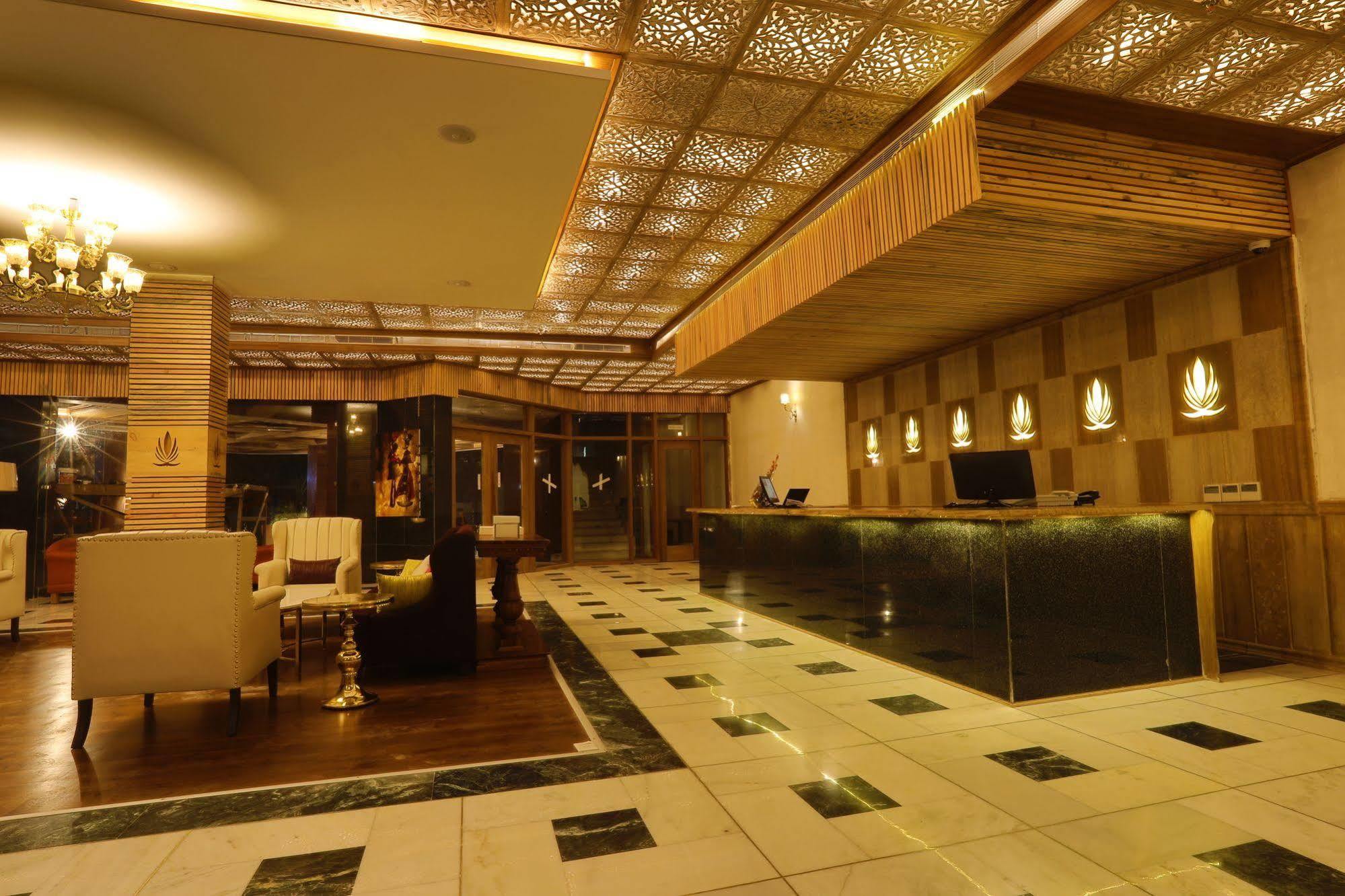 Hotel Natraj Rishīkesh Exterior foto