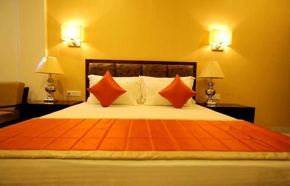 Hotel Natraj Rishīkesh Exterior foto